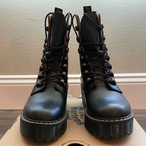 Dr Martens Leona boot black size 7